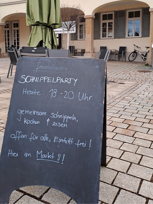 Tafel mit Ankündigung zur Schnippelparty am 5. März 2024 in Markt8 in Ludwigsburg