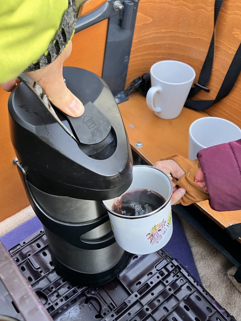 Bei der Fairteilereinweihung wurde wurde an alle Gäste Punsch ausgeschenkt.